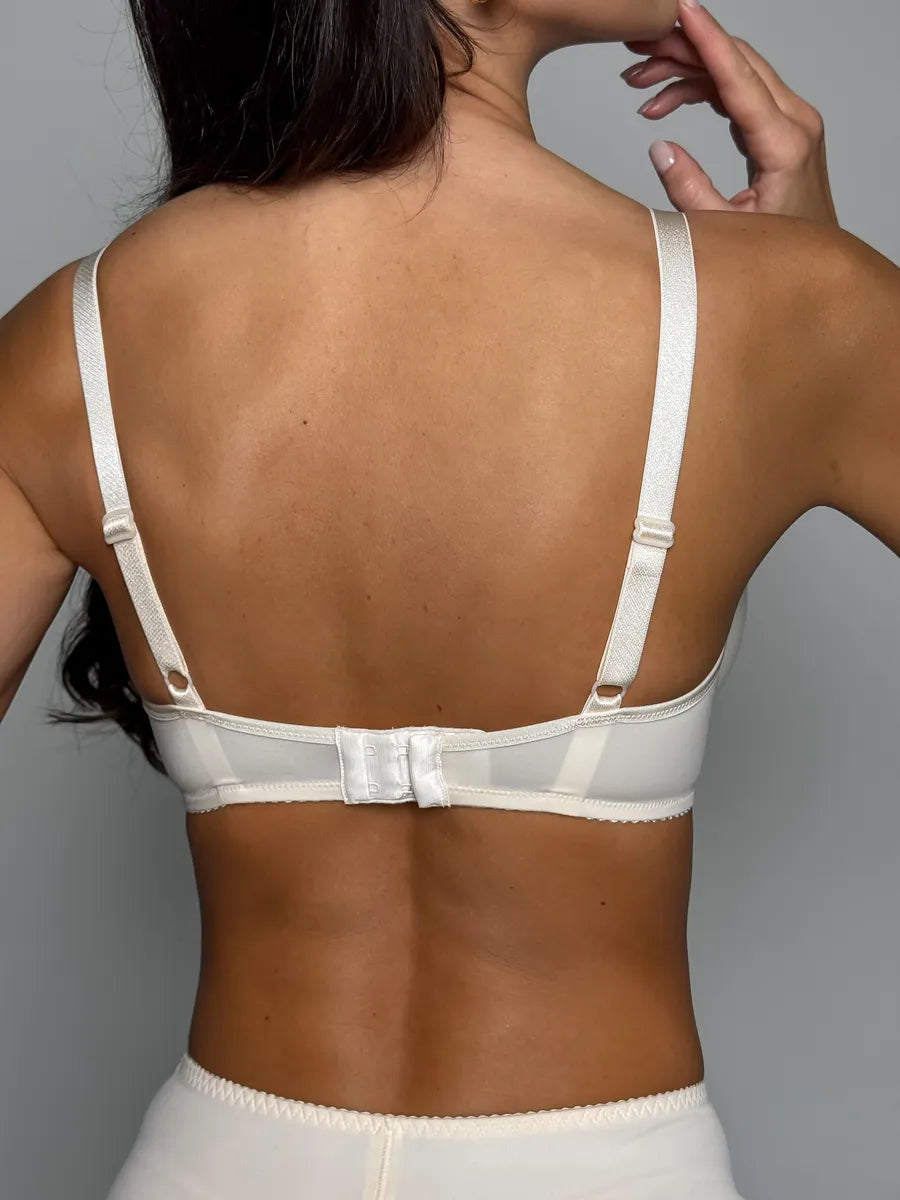 Bra with Innovative Molded Cups 119140